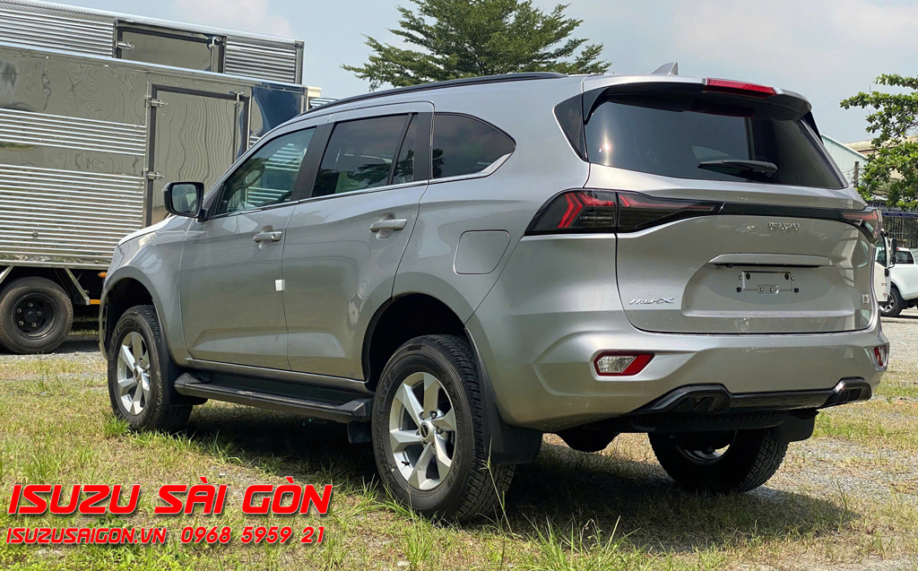 Xe Isuzu MuX Số Sàn B7 MT 4